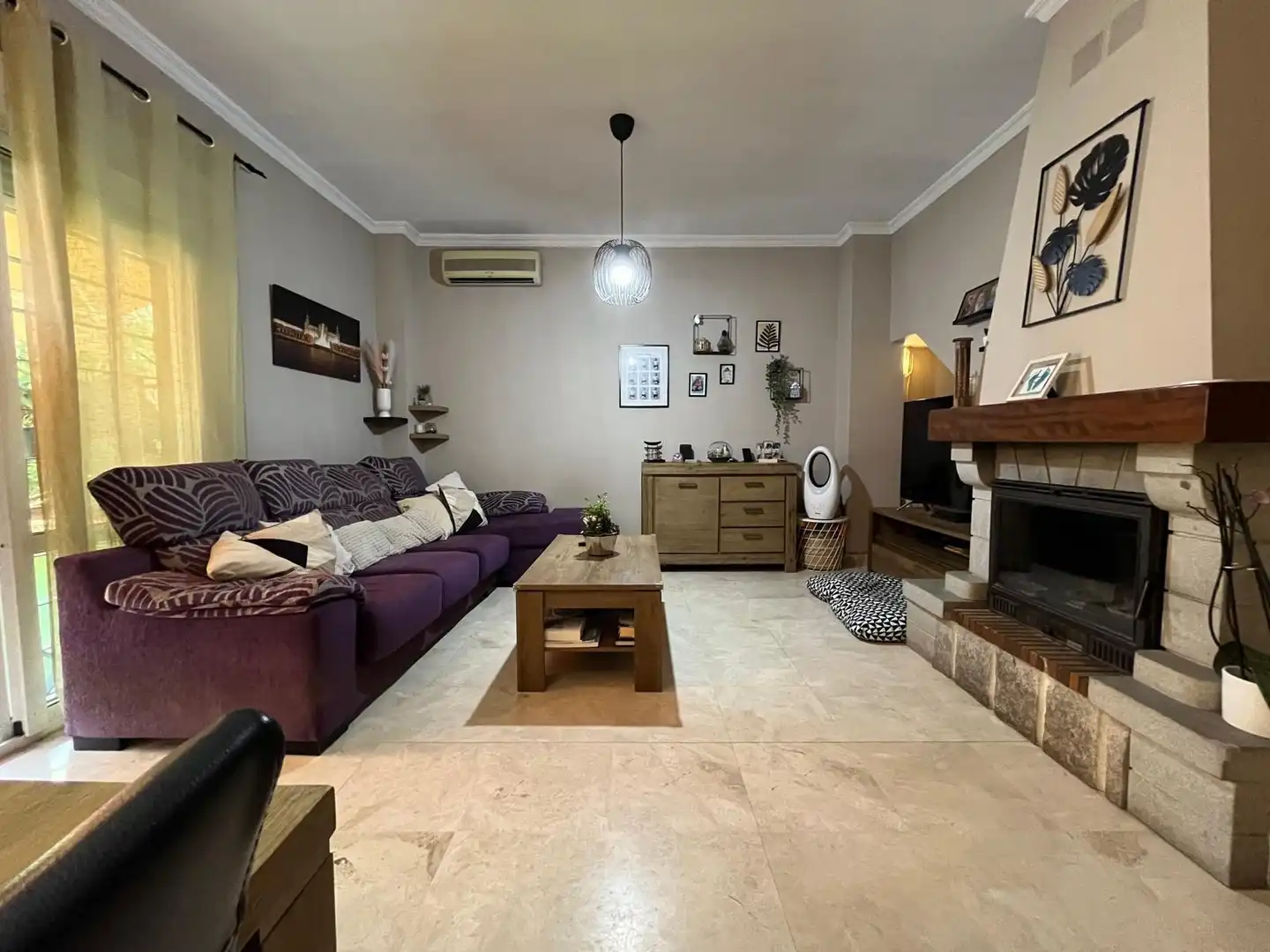 Sala de estar de Casa o chalet en venta en Montequinto con Aire acondicionado, Calefacción y Jardín privado