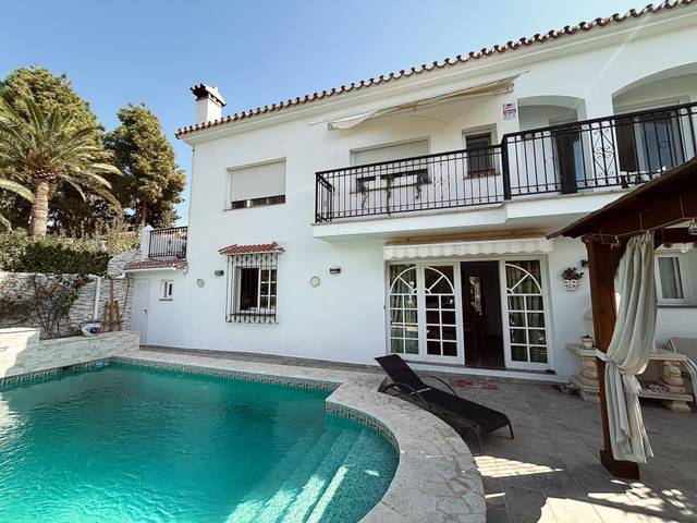 Casa-chalet en Venta en Calle Sumatra en El Atabal