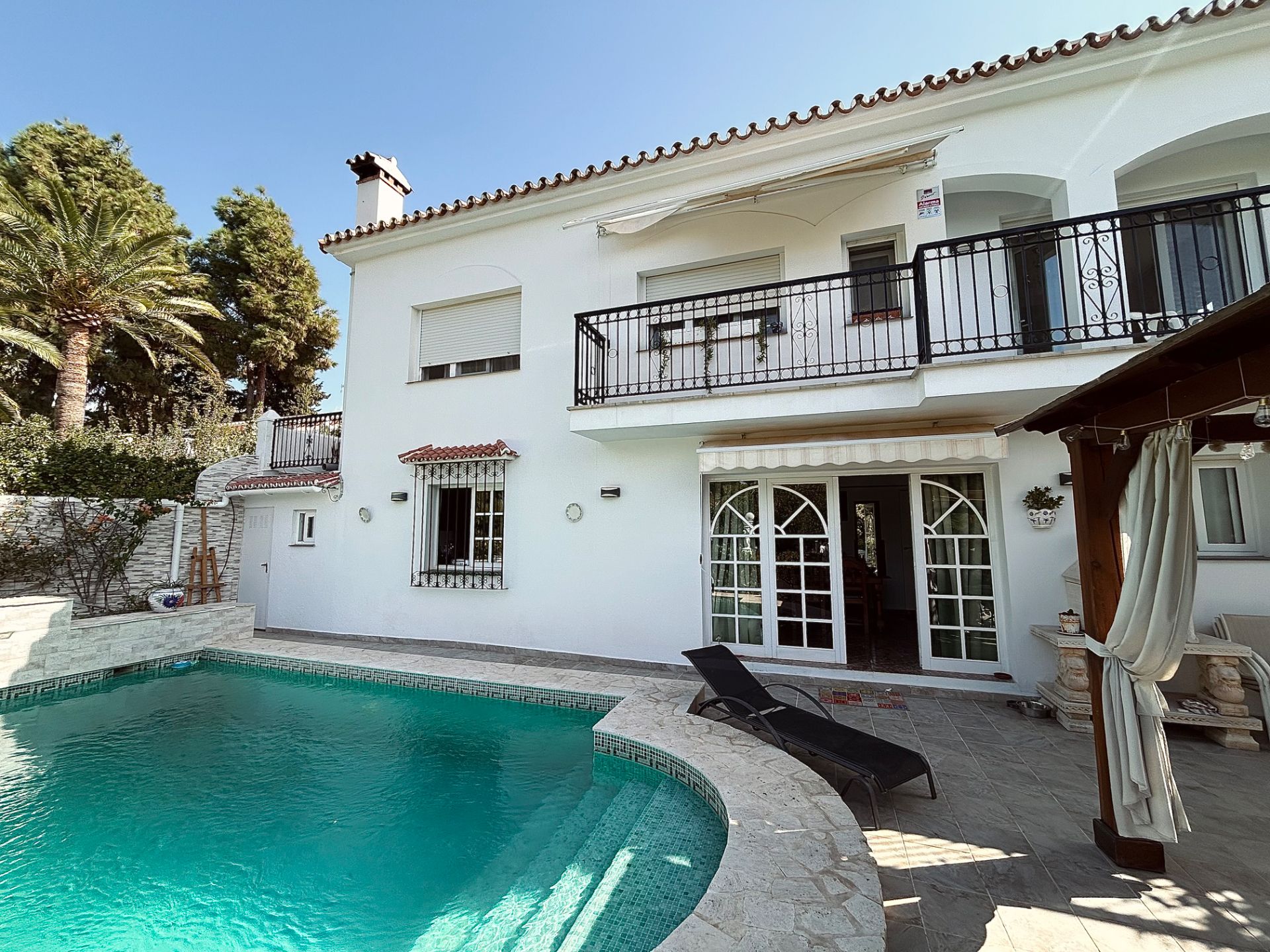 Vista exterior de Casa o xalet en venda en Málaga Capital amb Aire condicionat, Calefacció i Jardí privat