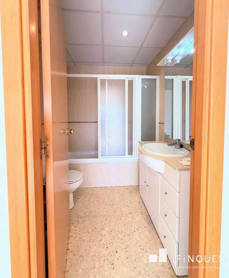 Baño de Casa o chalet en venta en Castellar del Vallès con Aire acondicionado, Calefacción y Jardín privado