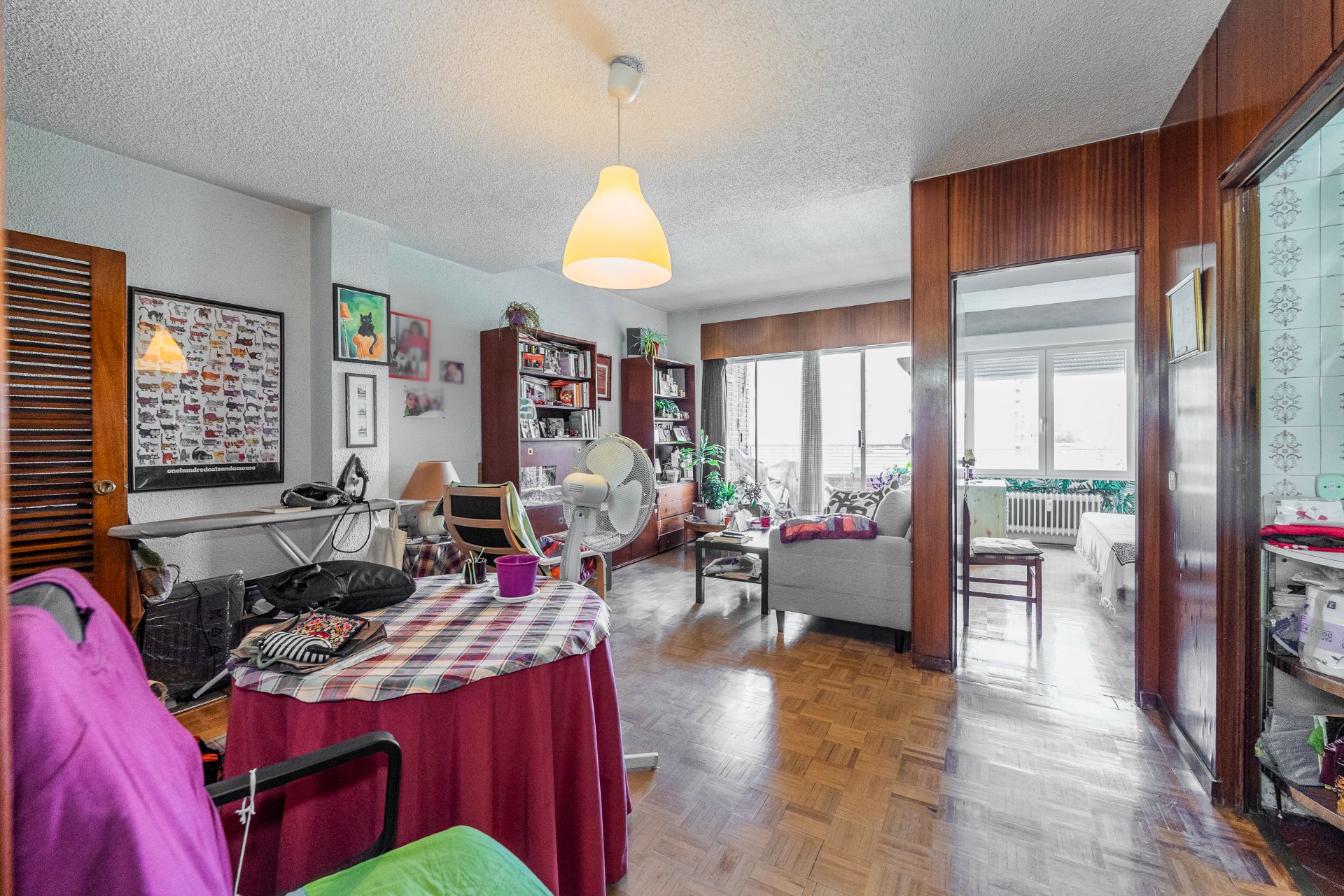 Sala d'estar de Pis en venda en  Madrid Capital amb Calefacció, Parquet i Terrassa