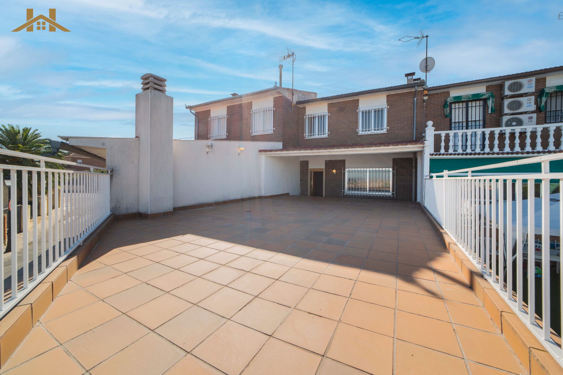 Exterior view of Single-family semi-detached for sale in Carranque  with Heating and Terrace