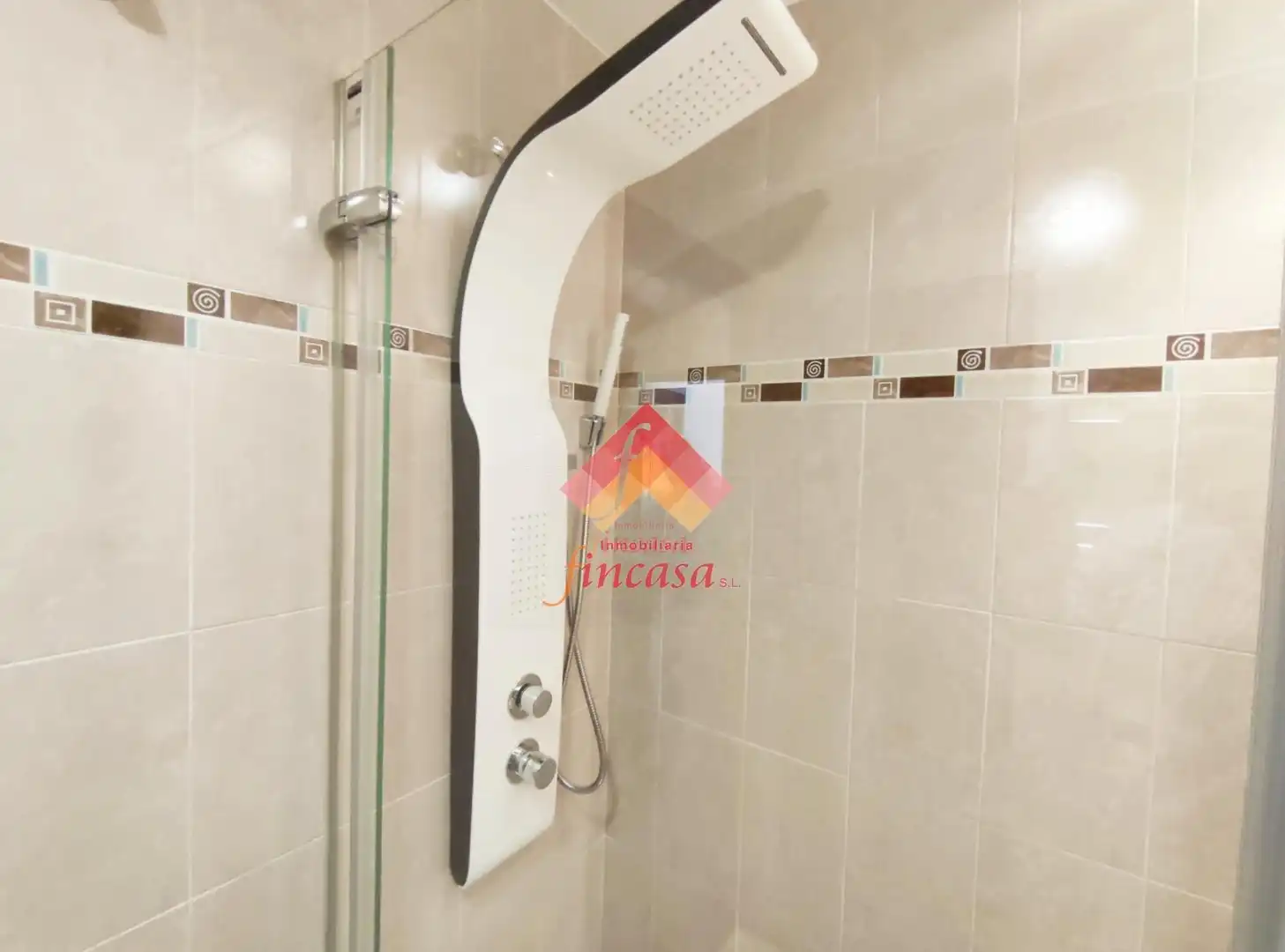 Badezimmer von Wohnung zur Miete in Ronda mit Heizung und Möbliert