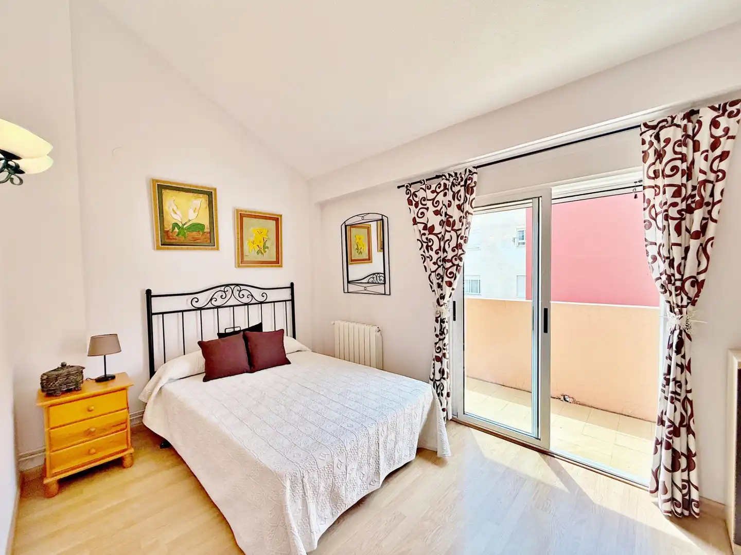 Habitación de Casa adosada en venta en Paterna con Aire acondicionado, Jardín privado y Trastero