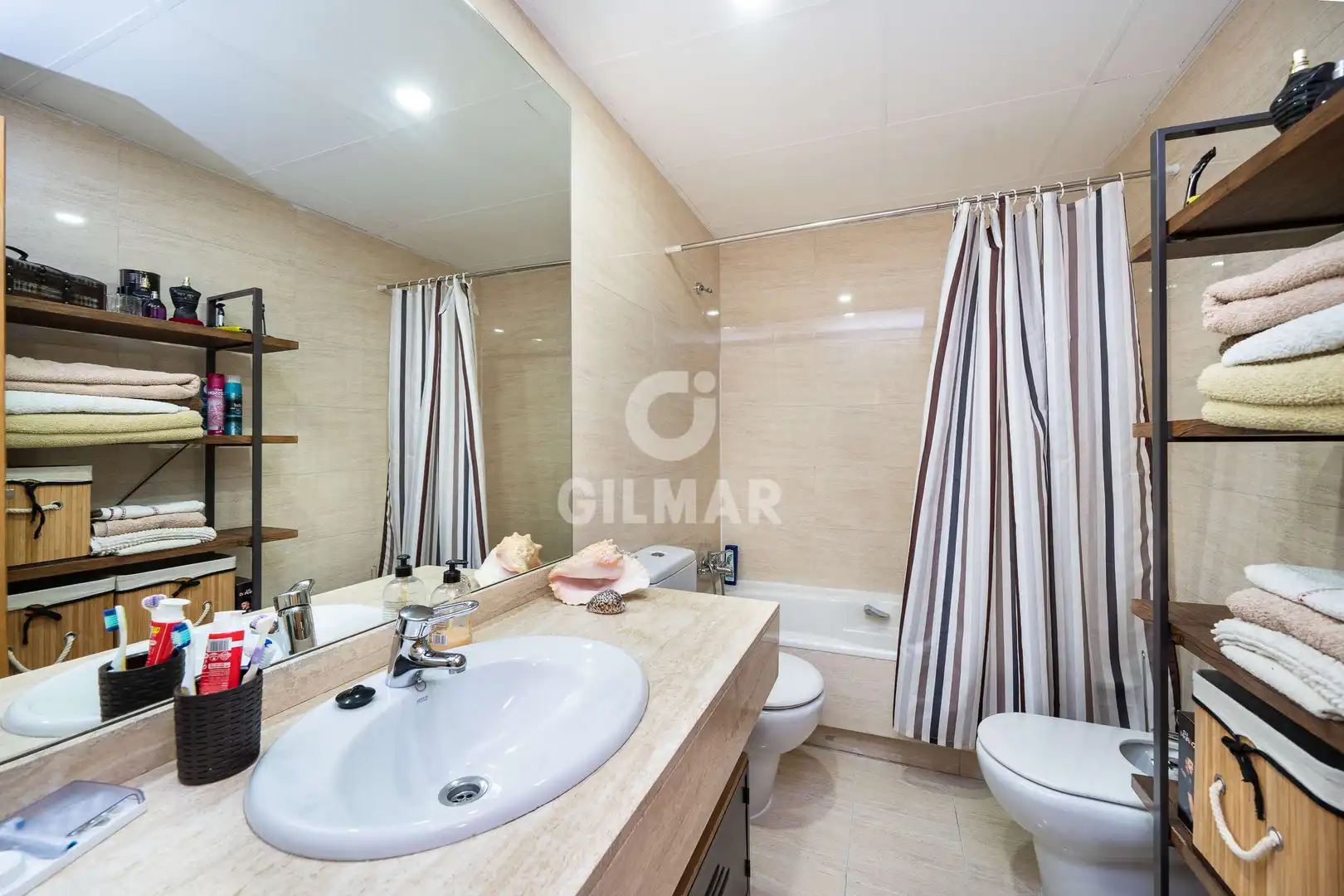 Baño de Planta baja en venta en Madrid con Calefacción, Jardín privado y Piscina