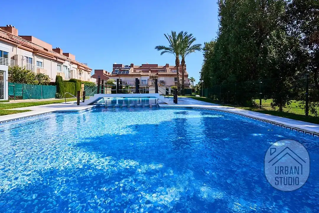 Swimming pool of Houses for sale in Alicante / Alacant  with Air Conditioner, Heating and Terrace