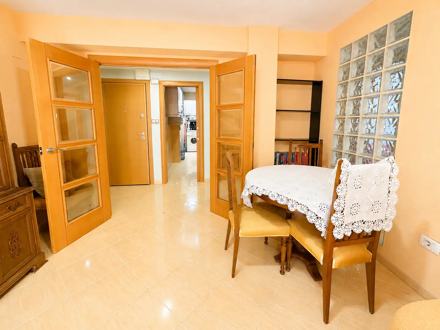 Flat for sale in Valencia  with Air Conditioner, Furnished and Oven