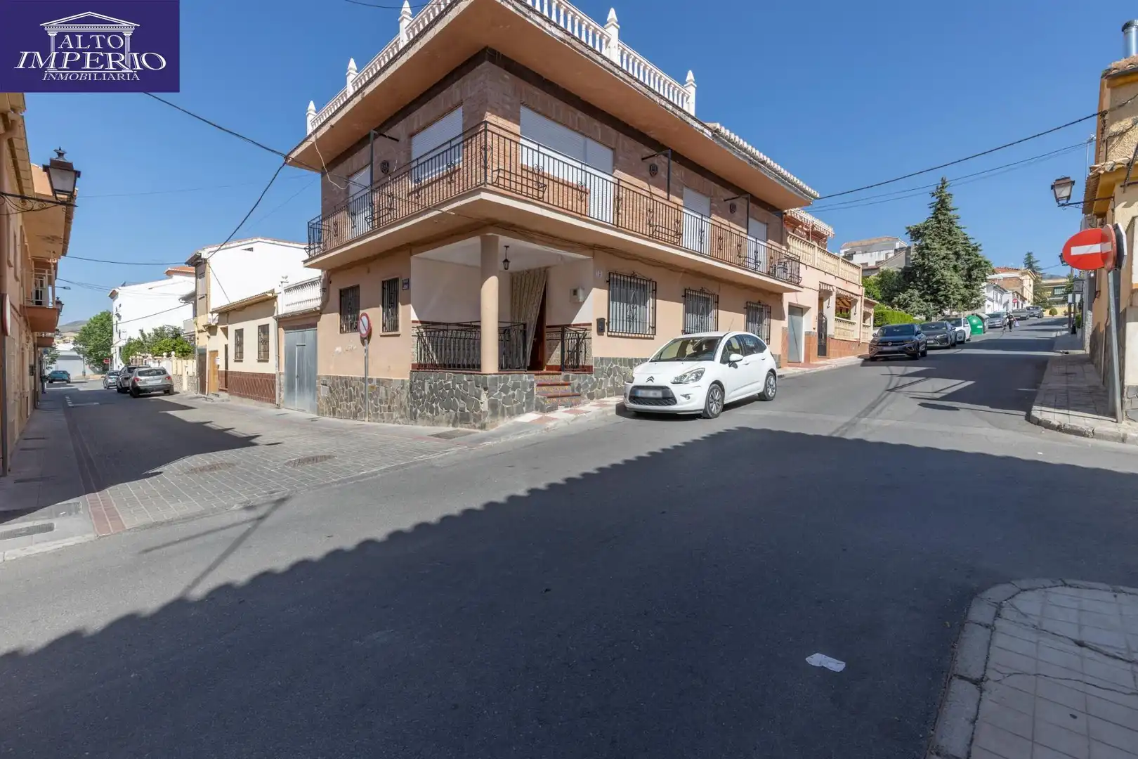 Vista exterior de Casa o xalet en venda en La Zubia amb Terrassa