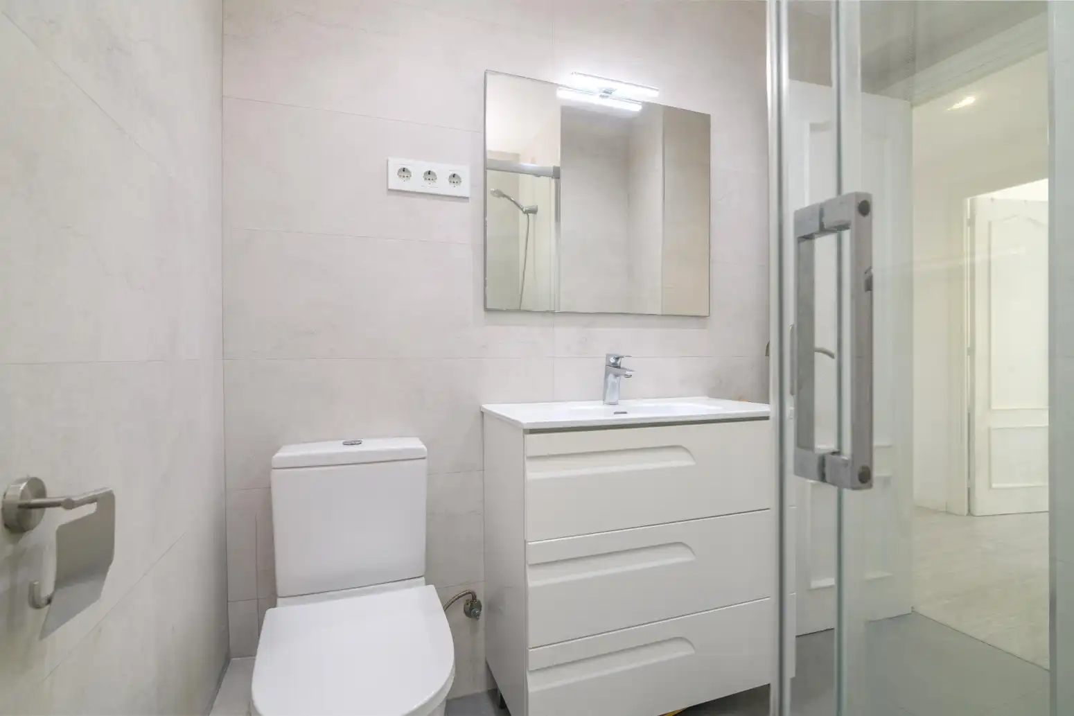 Badezimmer von Wohnung zum Verkauf in Viladecans mit Klimaanlage, Heizung und Parkett