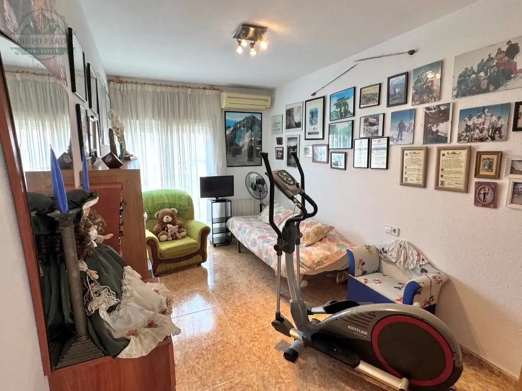 Sala d'estar de Casa adosada en venda en El Vendrell amb Aire condicionat, Balcó i Piscina comunitària