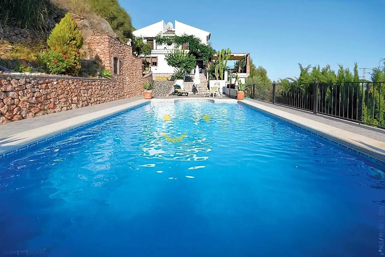 Casa con piscina en venta en Frigiliana