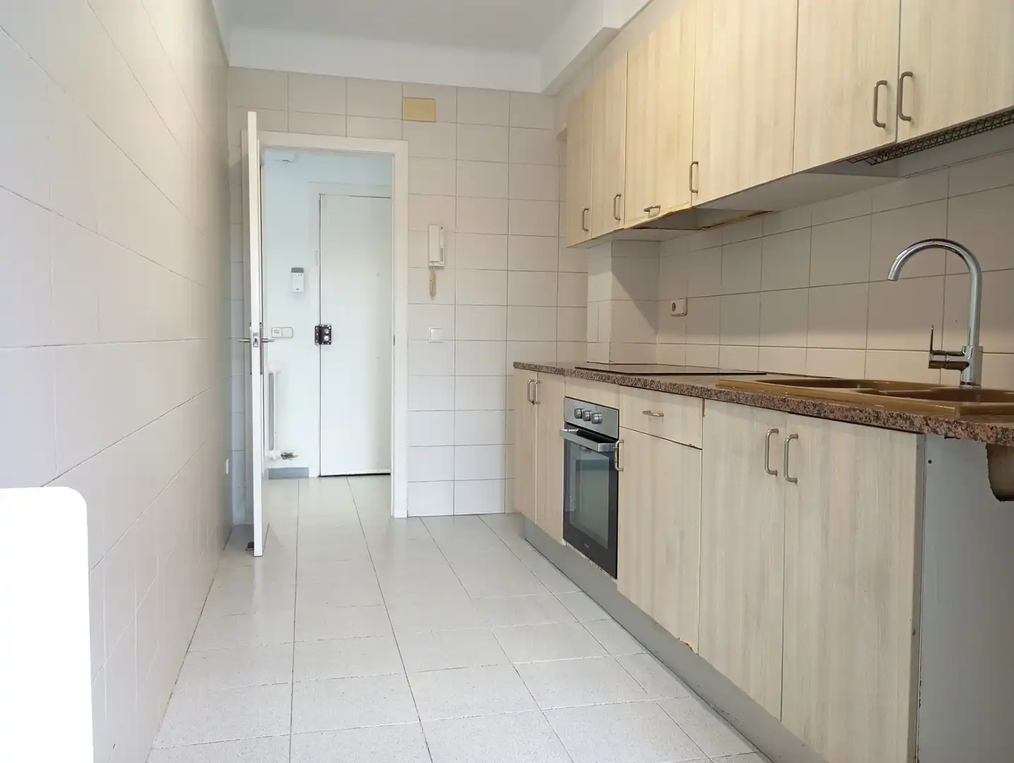 Cocina de Piso en venta en Salt con Calefacción, Trastero y Horno