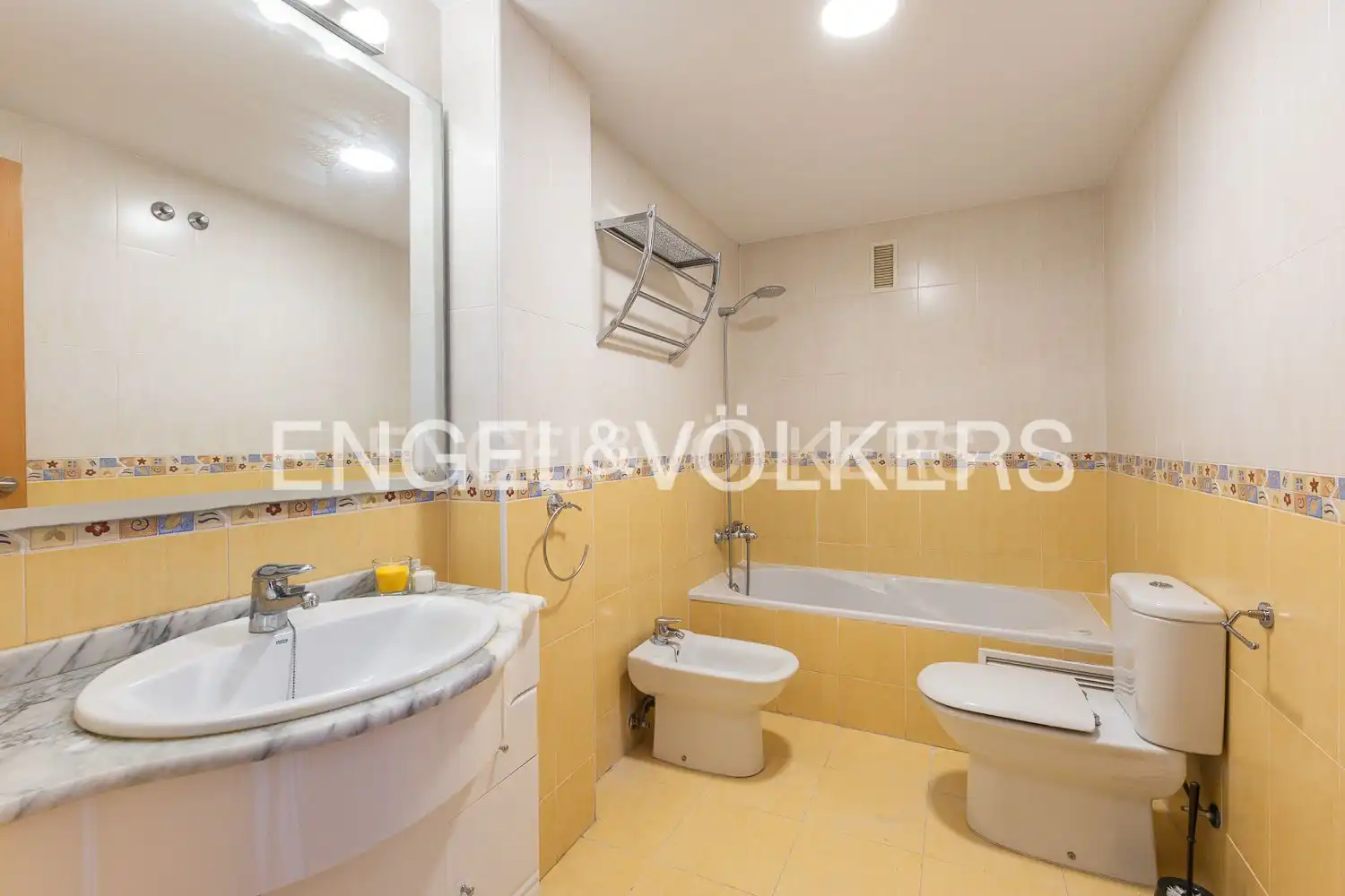 Bathroom of Flat for rent in El Real de Gandia  with Air Conditioner and Heating