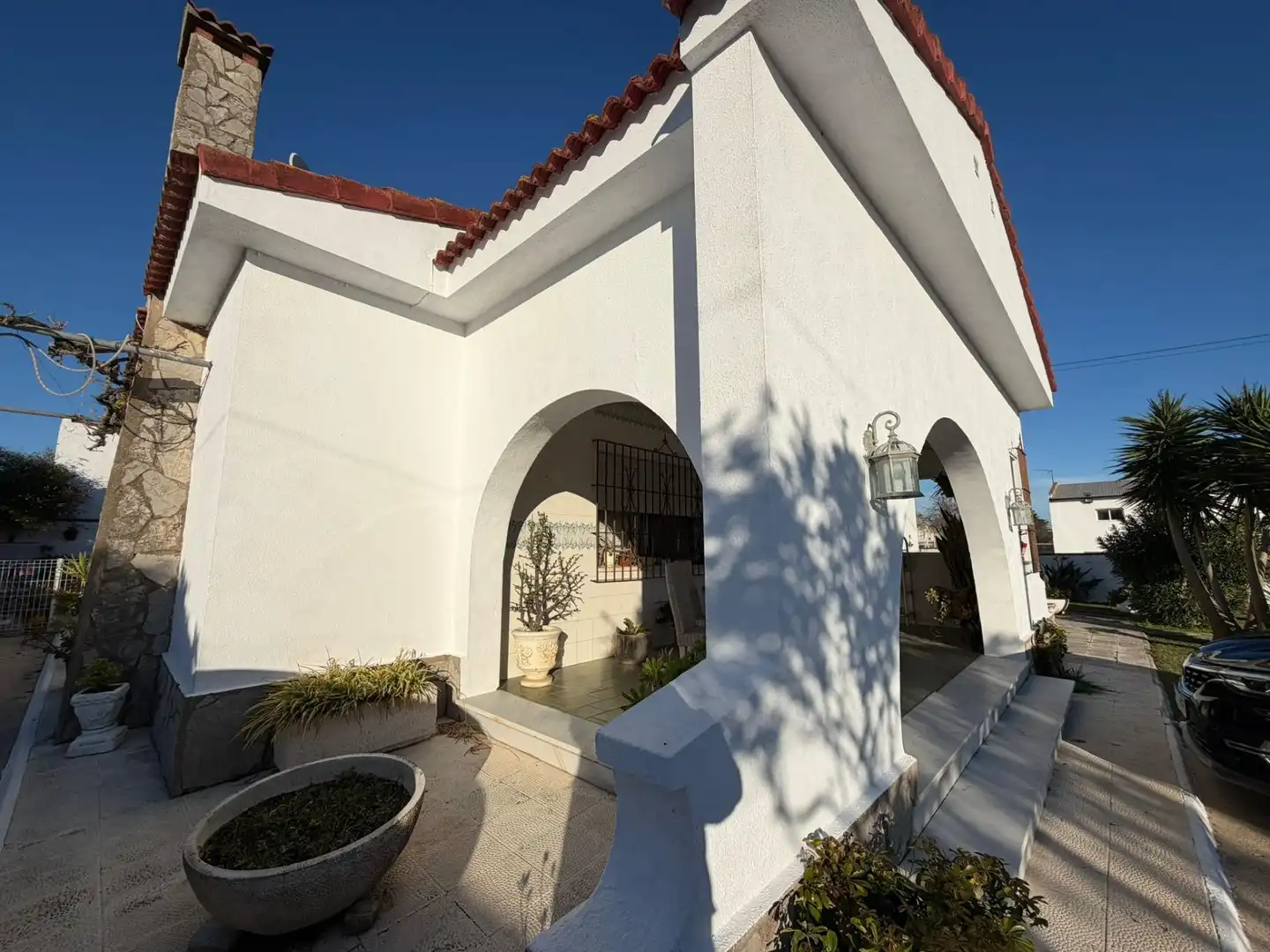 Vista exterior de Casa o chalet en venta en Chiclana de la Frontera con Jardín privado, Piscina y Amueblado