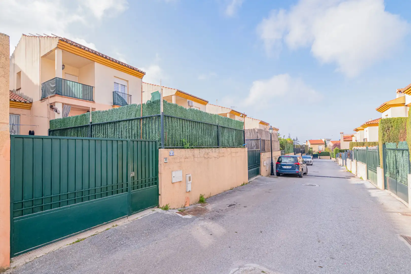 Vista exterior de Casa o chalet en venta en Alfacar con Balcón