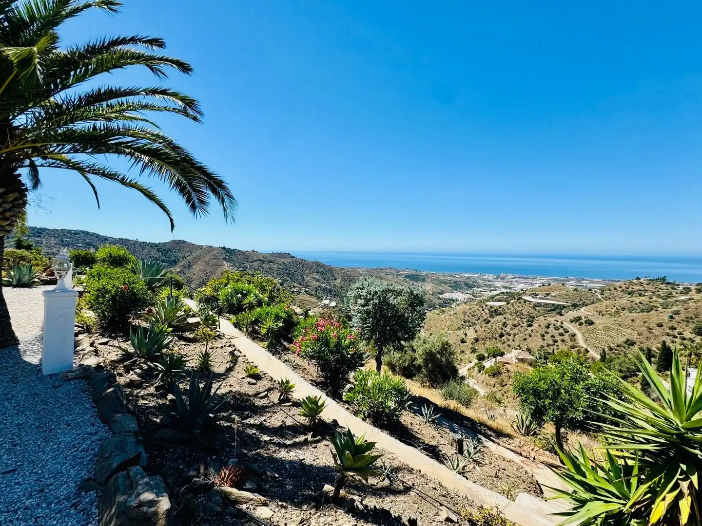 Vista exterior de Casa o xalet en venda en Arenas amb Aire condicionat, Jardí privat i Traster
