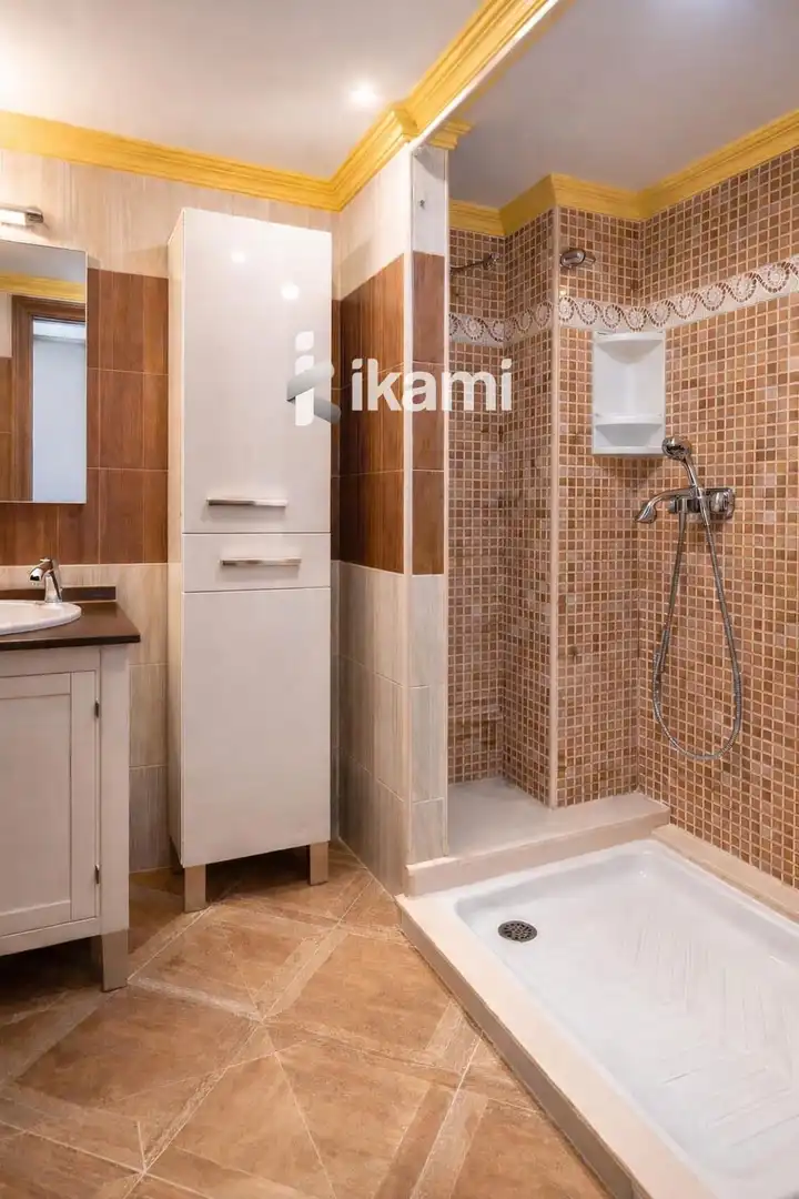 Bathroom of Garage for sale in Oliva