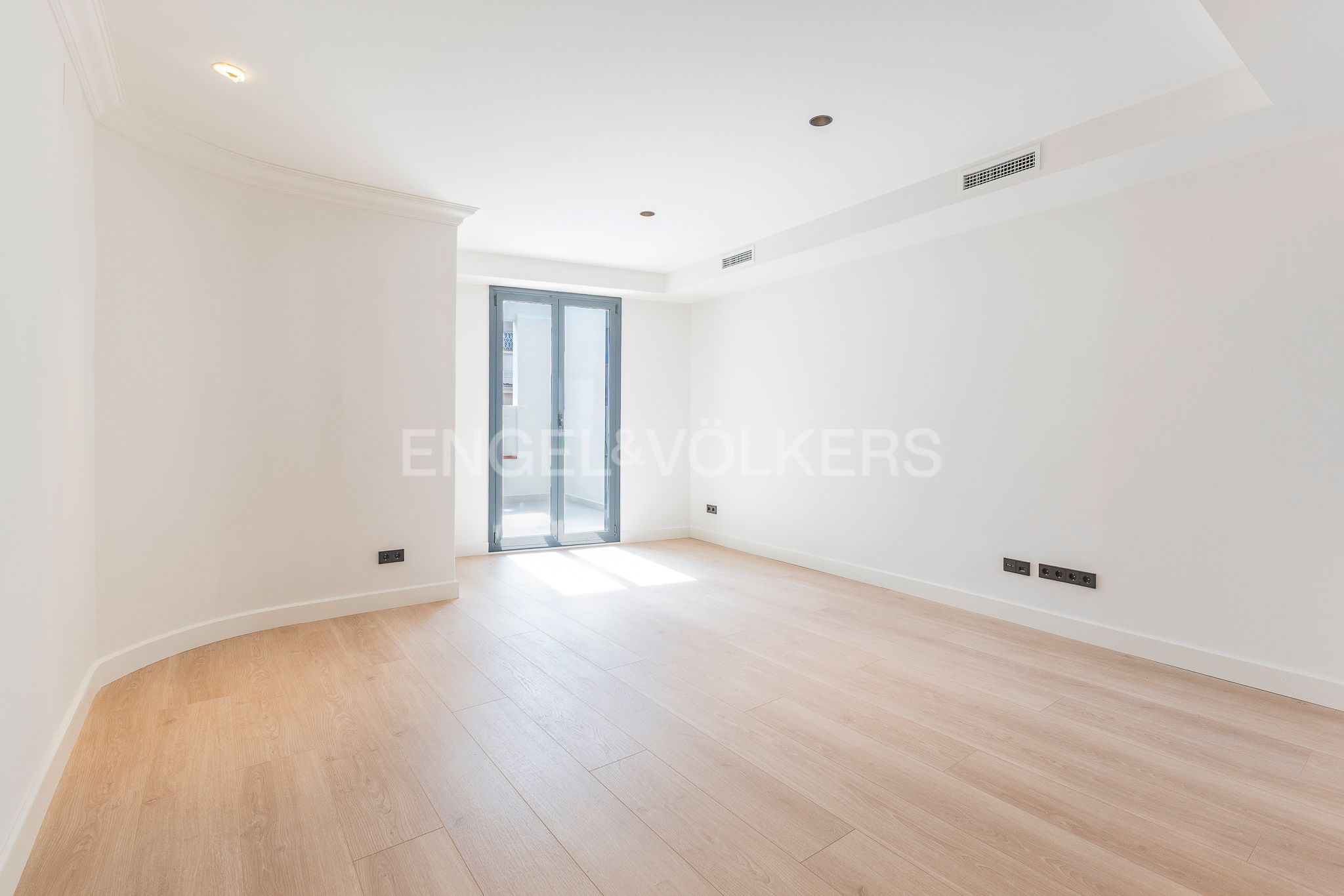 Exterior view of Attic for sale in  Barcelona Capital  with Air Conditioner, Heating and Terrace