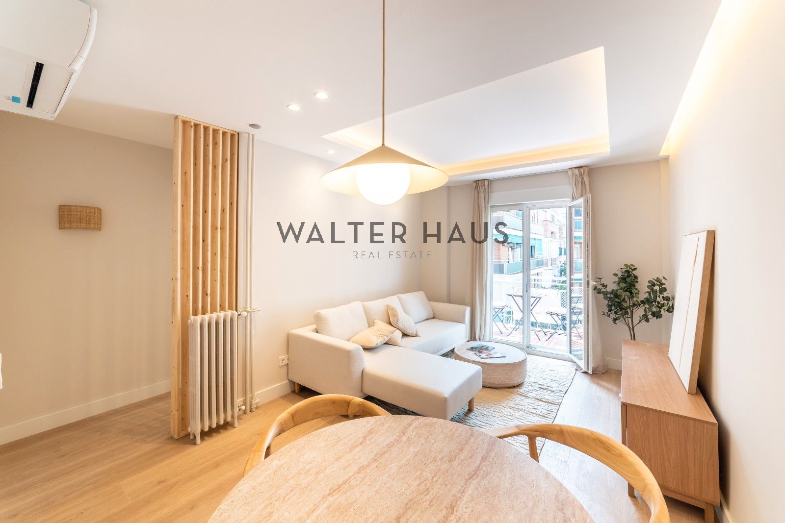 Living room of Flat for sale in  Madrid Capital  with Air Conditioner, Heating and Oven