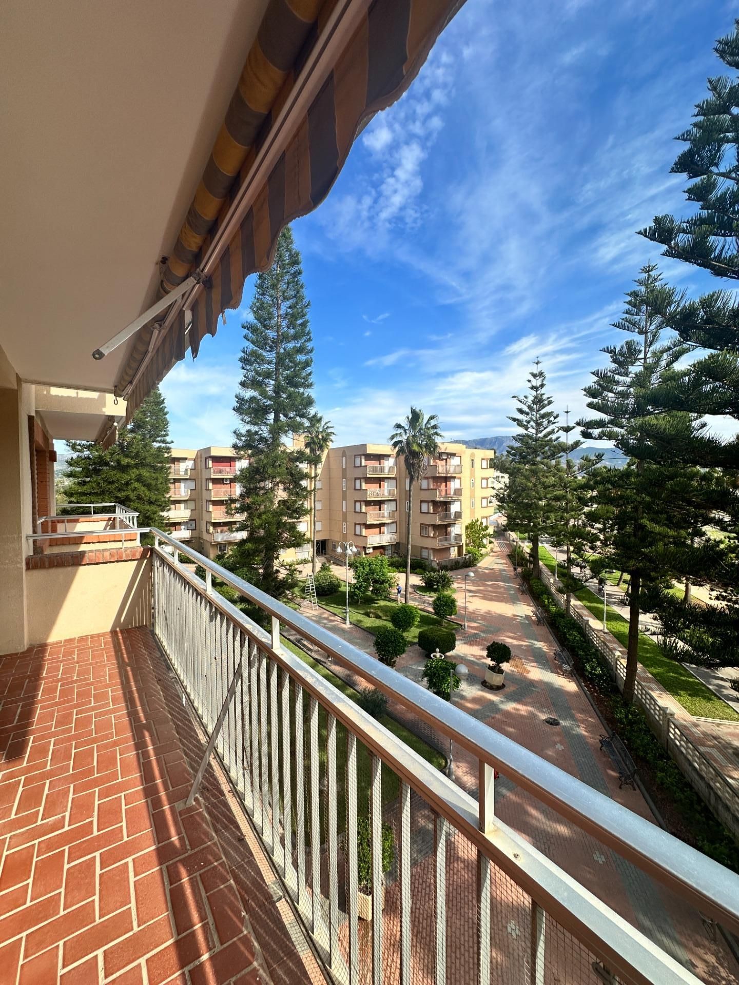 Vista exterior de Pis de lloguer en Motril amb Terrassa, Moblat i Piscina comunitària