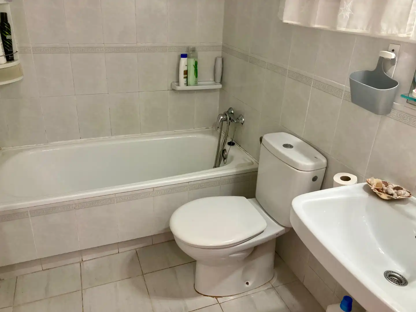 Baño de Piso de alquiler en Mont-roig del Camp con Terraza y Amueblado
