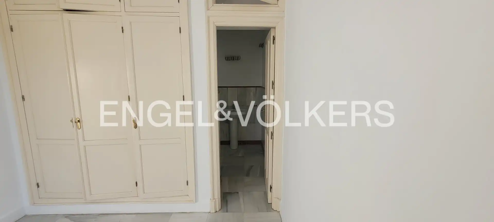Maisonette zur Miete in Sevilla mit Klimaanlage, Heizung und Balkon