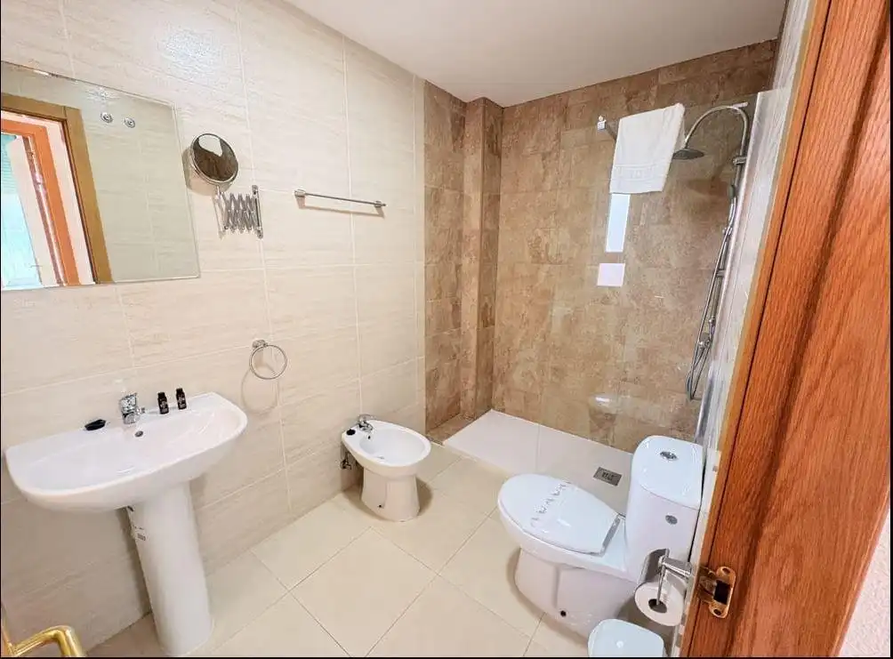 Baño de Ático en venta en Barbate con Aire acondicionado, Terraza y Piscina comunitaria
