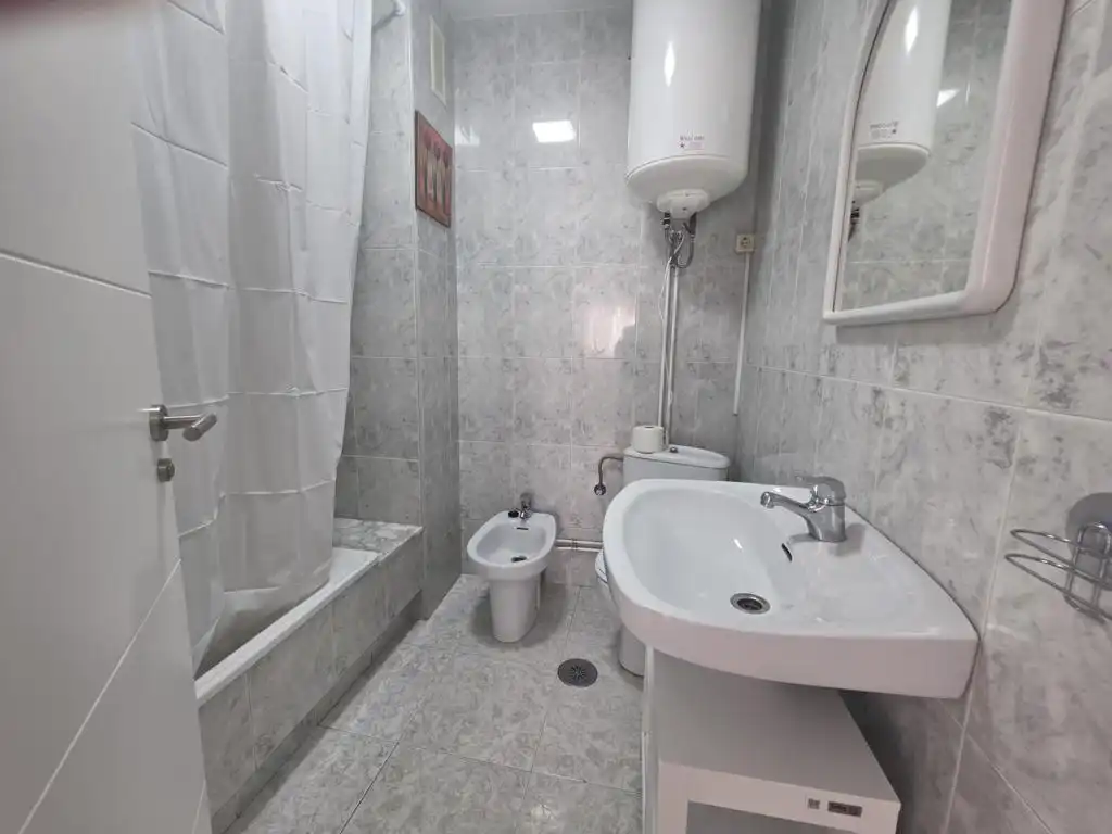 Bathroom of Flat for sale in Ribeira  with Parquet flooring, Oven and Washing machine