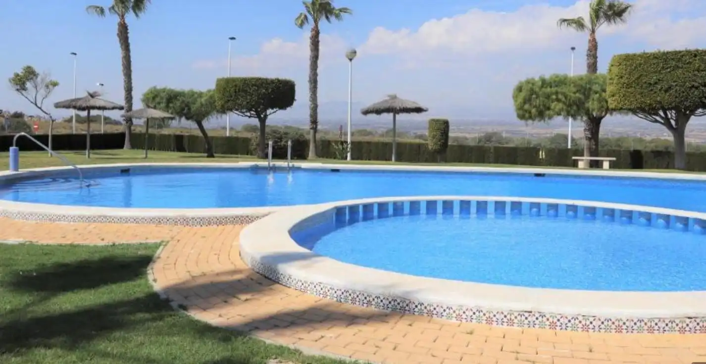 Schwimmbecken von Wohnungen zur Miete in Santa Pola mit Terrasse
