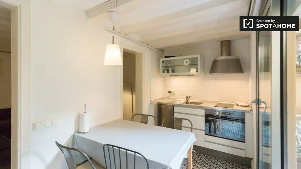 Cocina de Apartamento para compartir en Barcelona con Aire acondicionado, Calefacción y Terraza