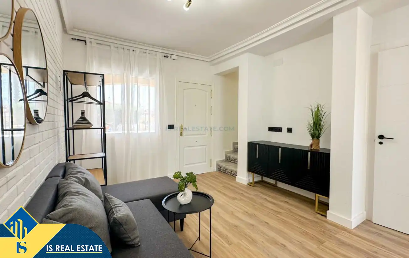 Sala d'estar de Casa adosada en venda en Orihuela amb Aire condicionat, Calefacció i Terrassa
