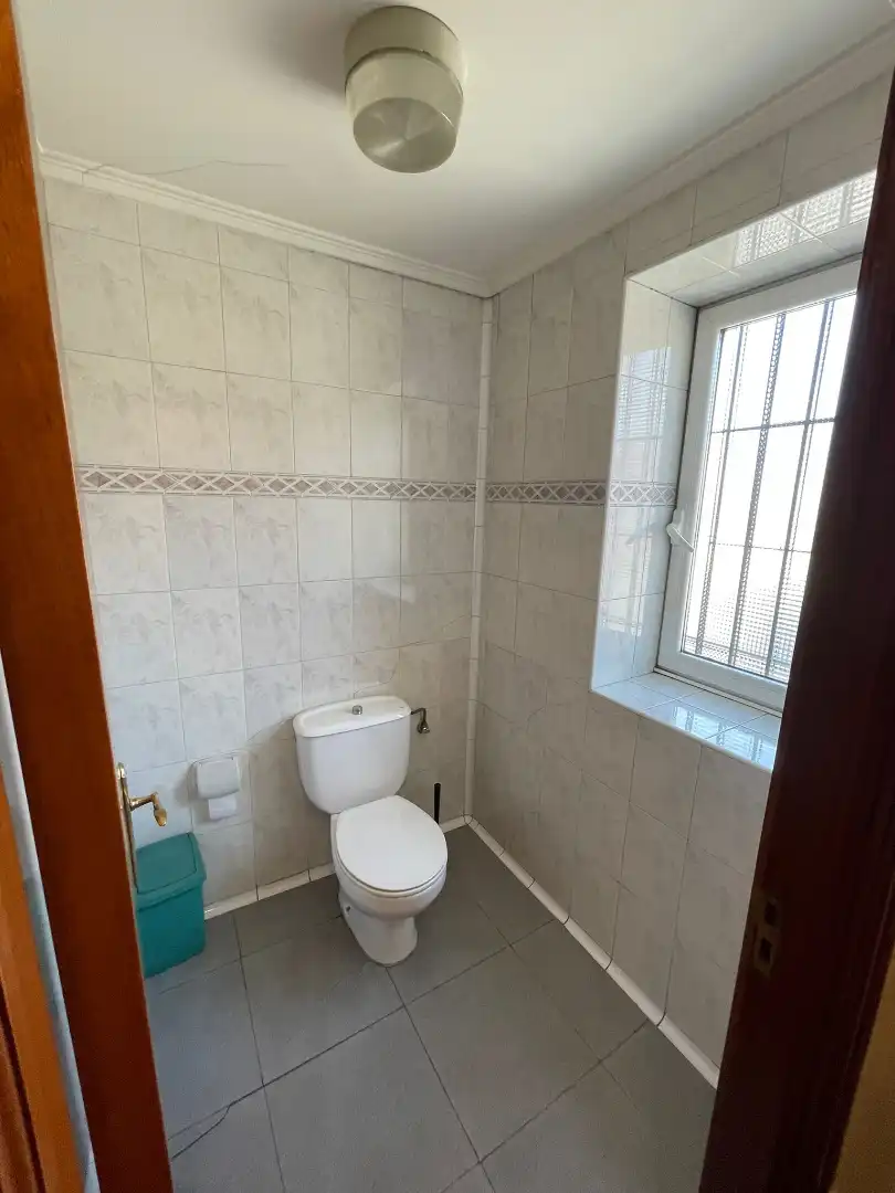 Baño de Local en venta en Valle de Trápaga-Trapagaran con Aire acondicionado, Terraza y Amueblado