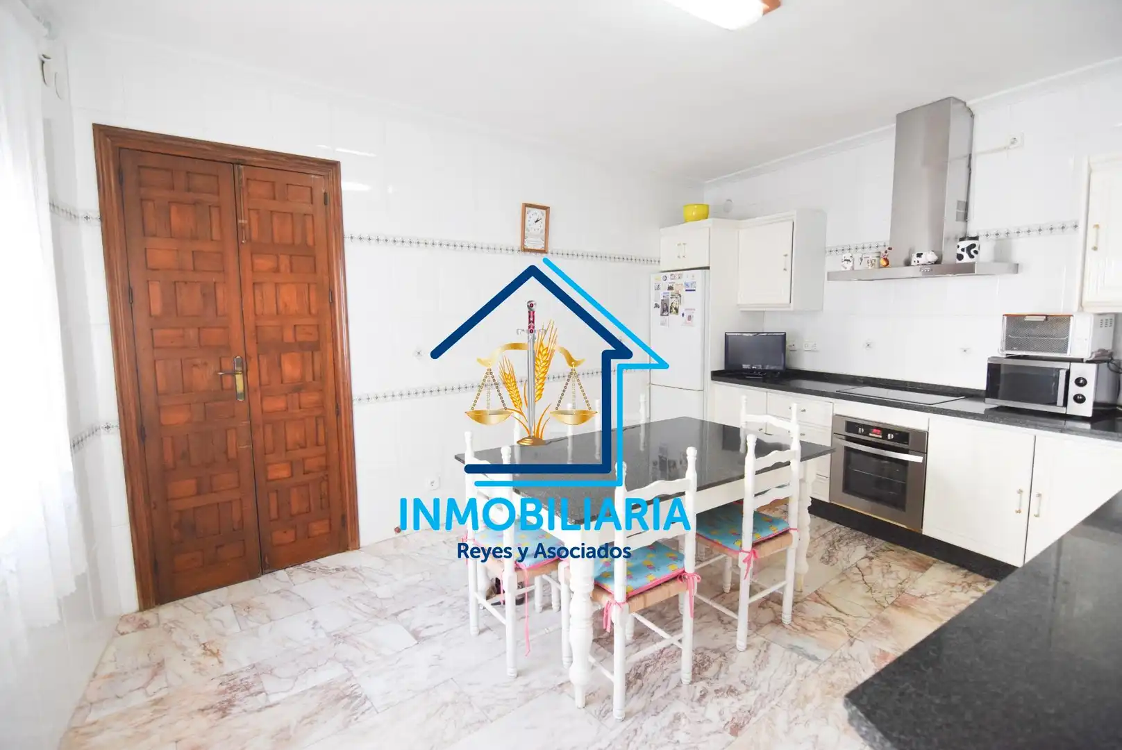 Cuina de Casa o xalet en venda en Córdoba amb Aire condicionat