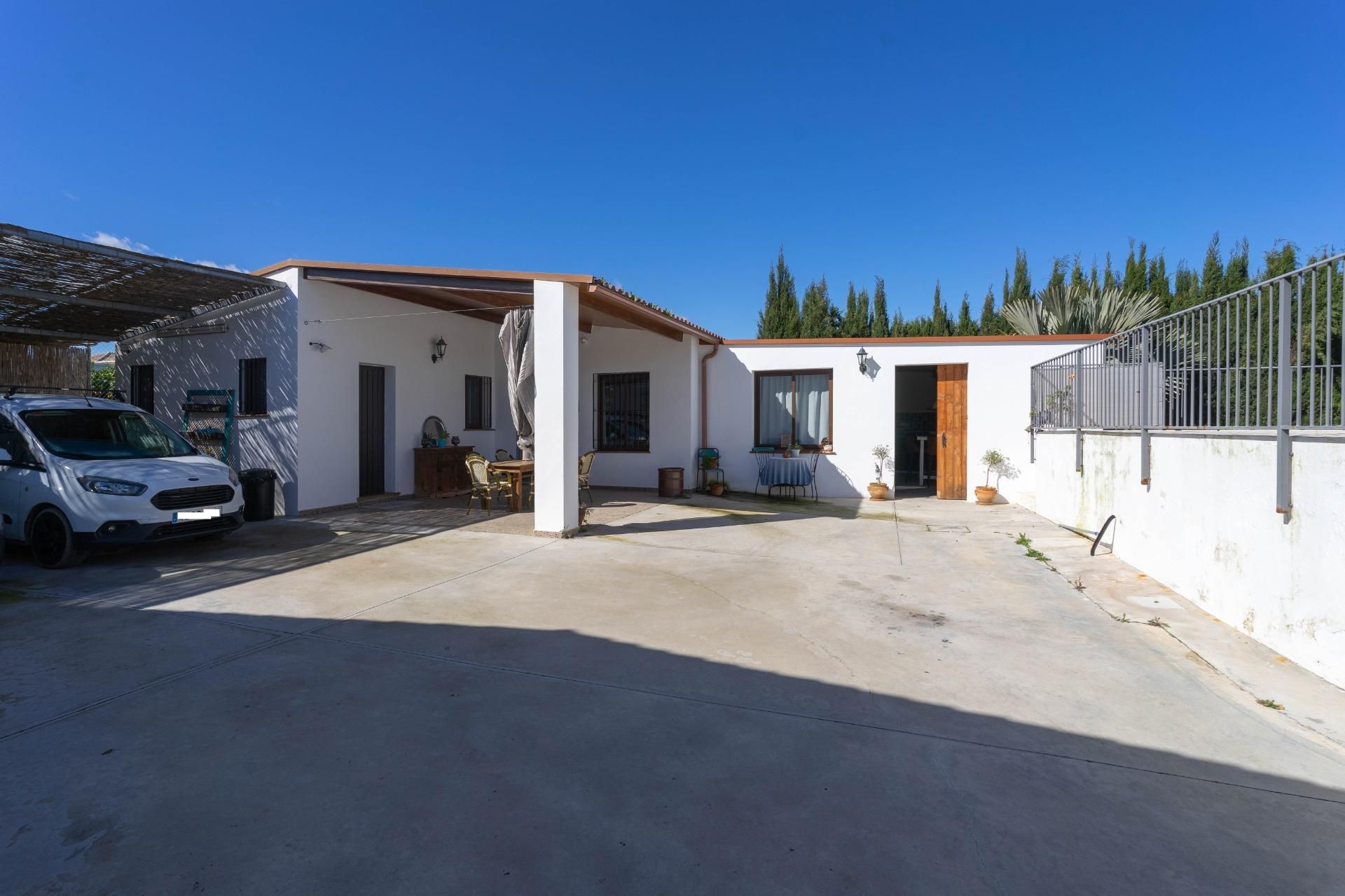 Vista exterior de Casa o xalet de lloguer en Alhaurín El Grande amb Aire condicionat, Jardí privat i Terrassa