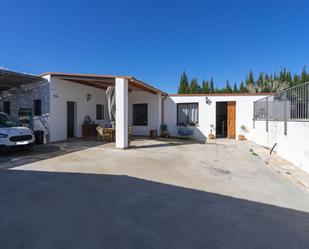 Vista exterior de Casa o xalet de lloguer en Alhaurín El Grande amb Aire condicionat, Jardí privat i Terrassa