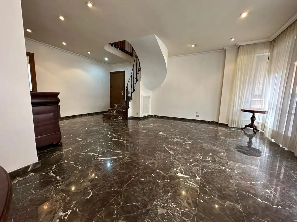 Dúplex en venta en Castellón de la Plana / Castelló de la Plana con Aire acondicionado, Calefacción y Trastero