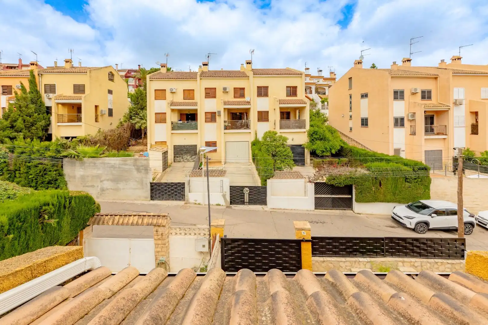 Vista exterior de Casa adosada en venta en Chiva con Aire acondicionado, Calefacción y Terraza