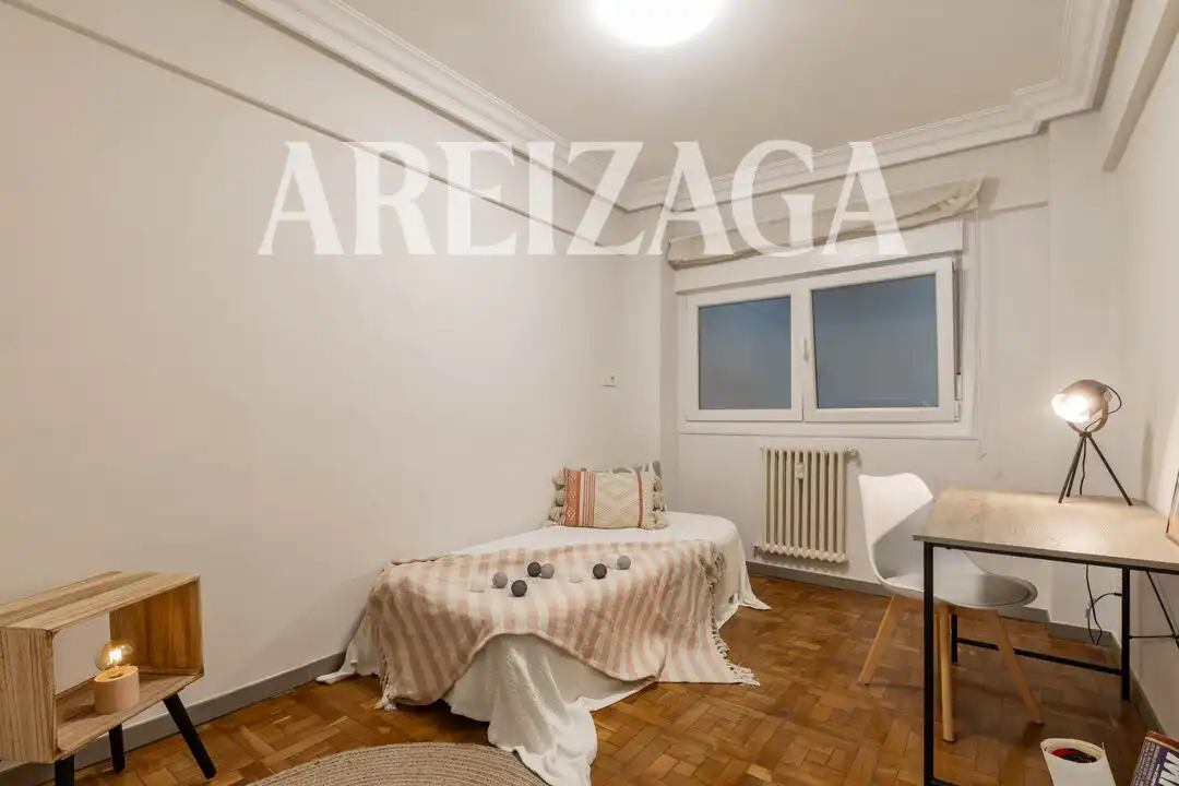 Habitación de Piso en venta en Donostia - San Sebastián  con Calefacción, Terraza y Balcón