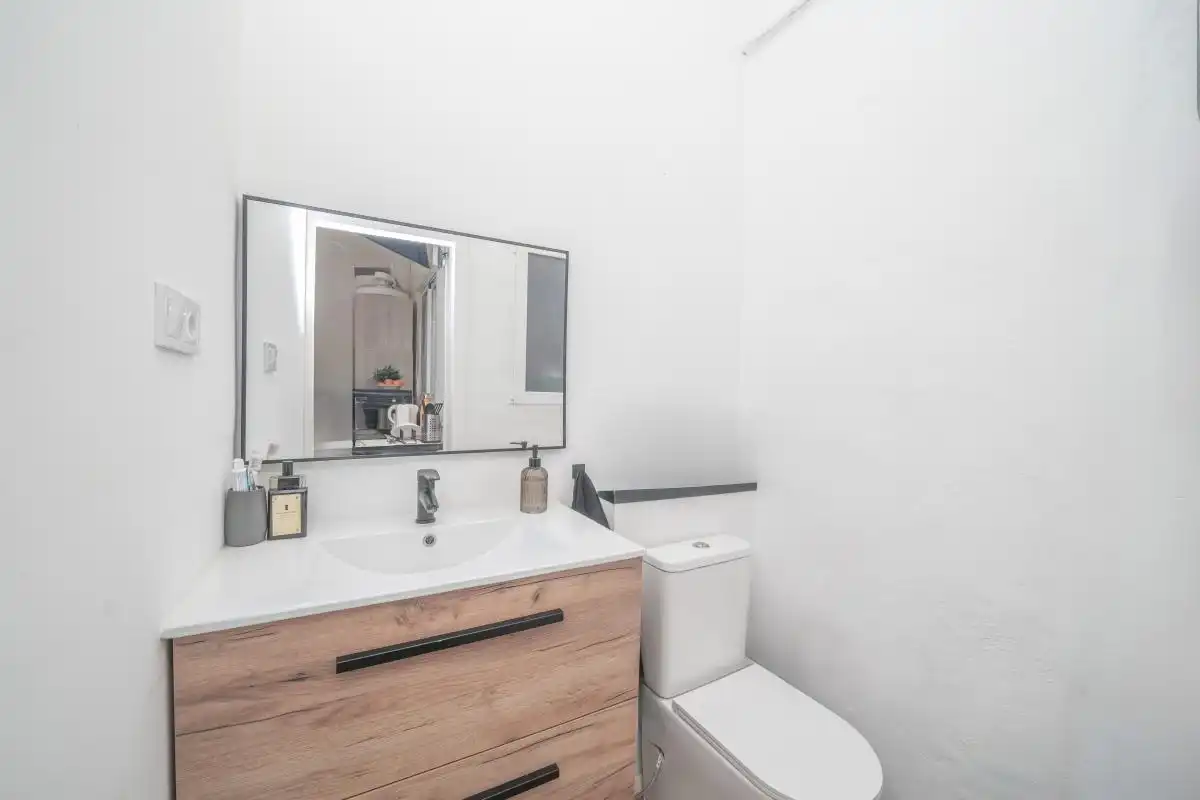 Badezimmer von Erdgeschoss zum Verkauf in Alicante / Alacant mit Klimaanlage, Heizung und Möbliert