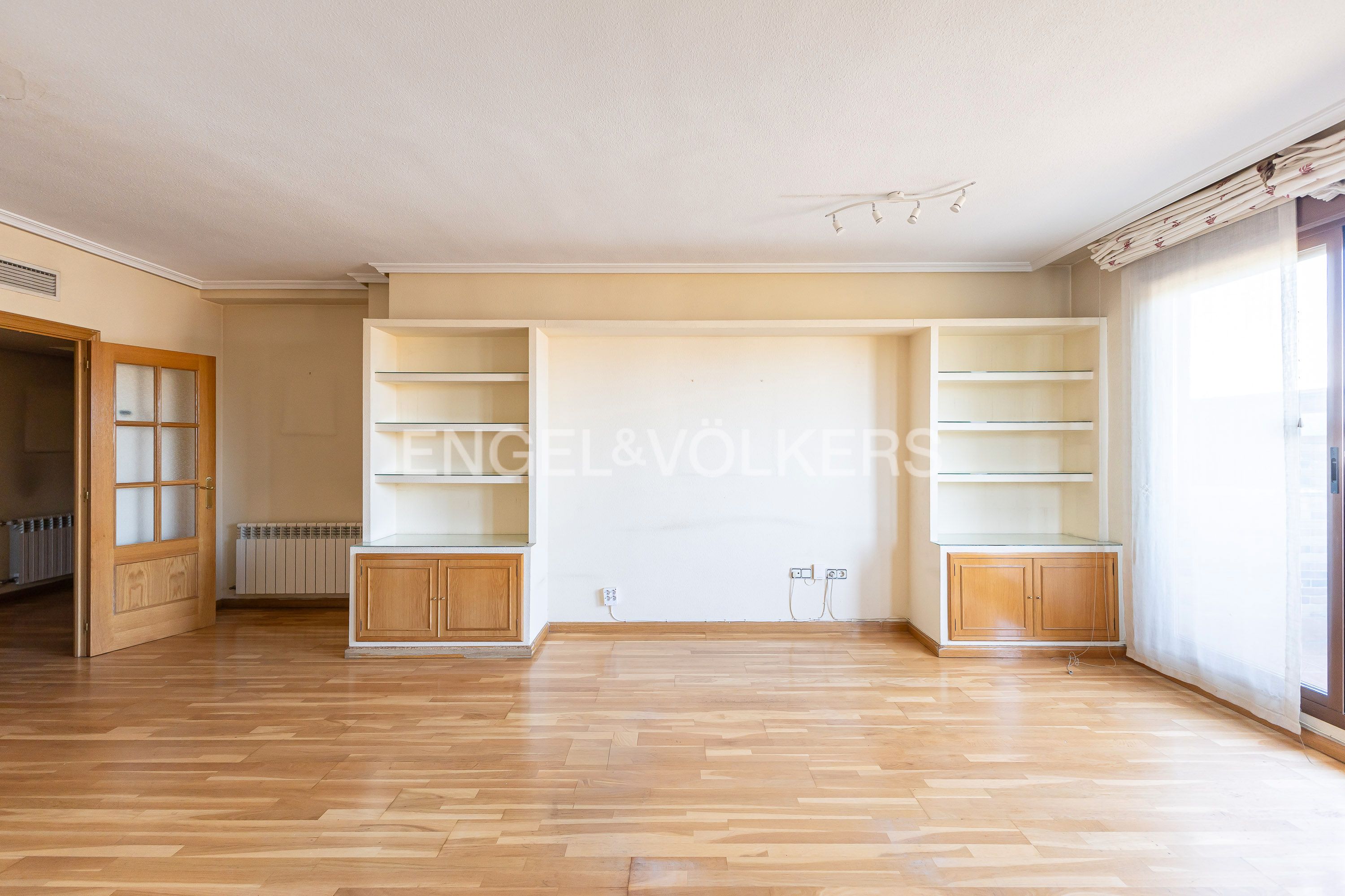 Sala d'estar de Dúplex en venda en Pozuelo de Alarcón amb Aire condicionat, Calefacció i Parquet