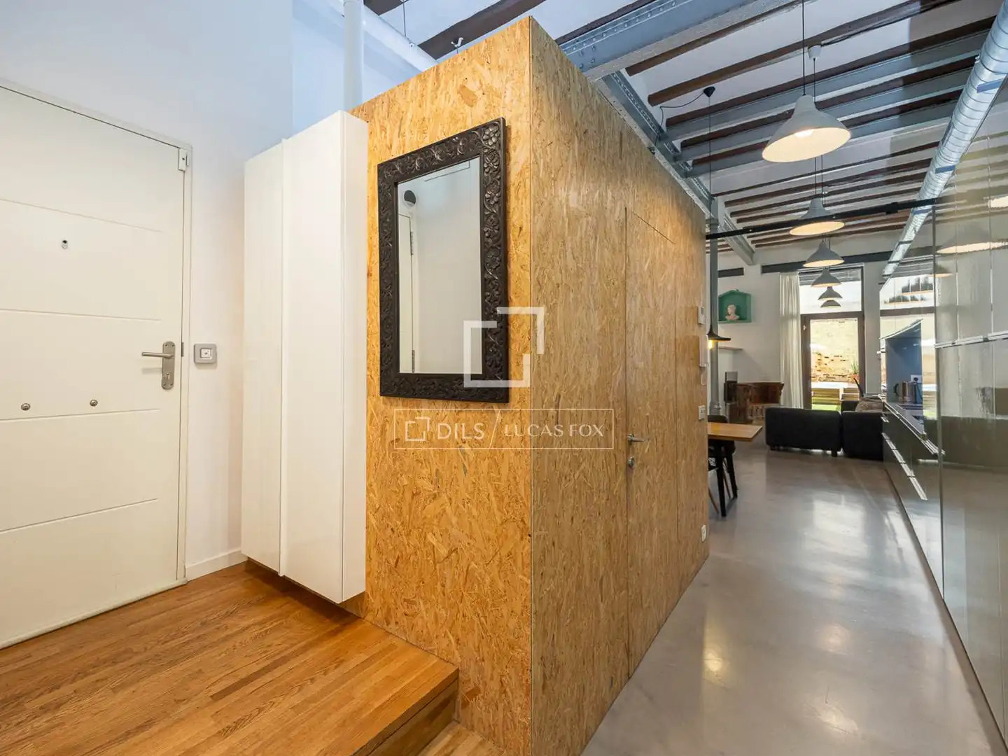 Wohnung zum Verkauf in Barcelona mit Klimaanlage und Terrasse