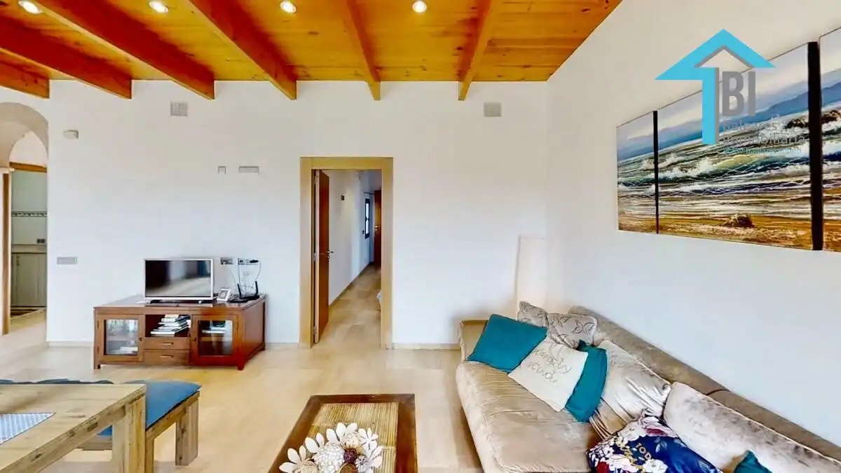 Sala d'estar de Casa adosada de lloguer en Manacor amb Aire condicionat, Jardí privat i Traster