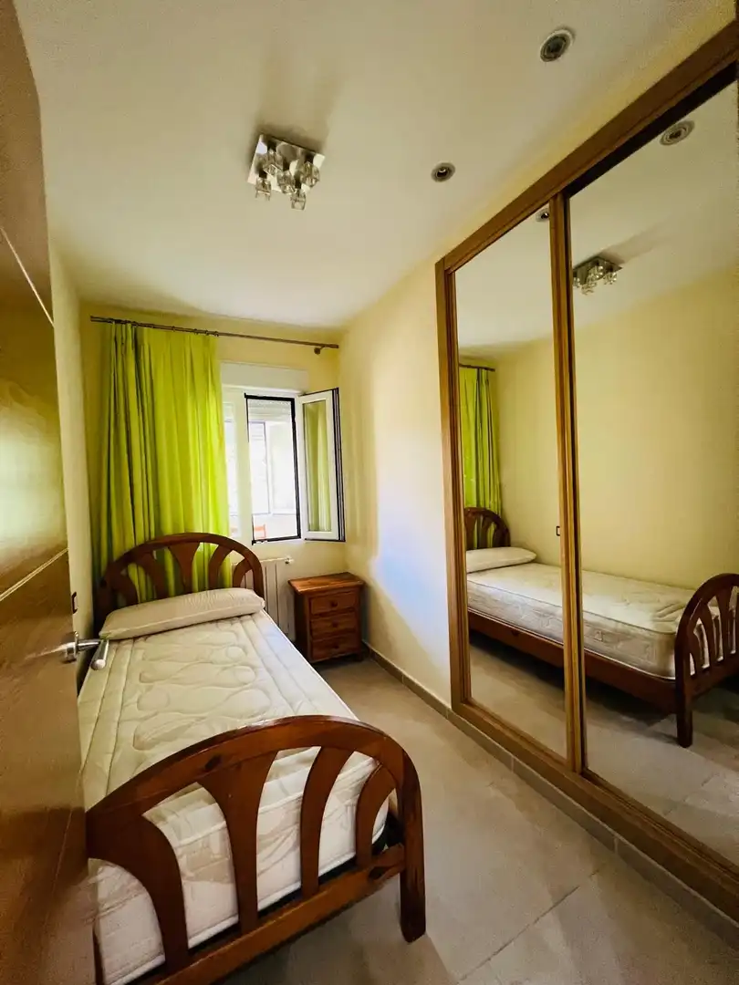 Schlafzimmer von Wohnung zur Miete in Madrid mit Klimaanlage, Heizung und Möbliert