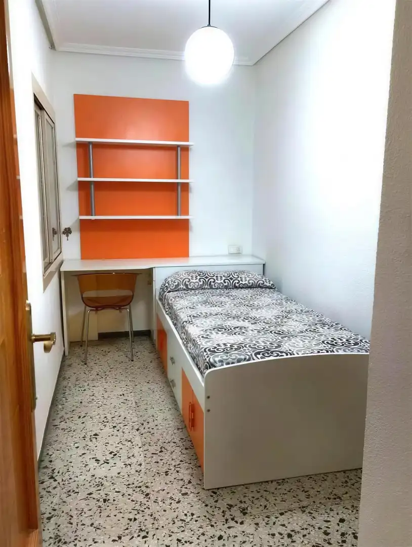 Dormitori de Pis en venda en Alicante / Alacant amb Moblat i Balcó