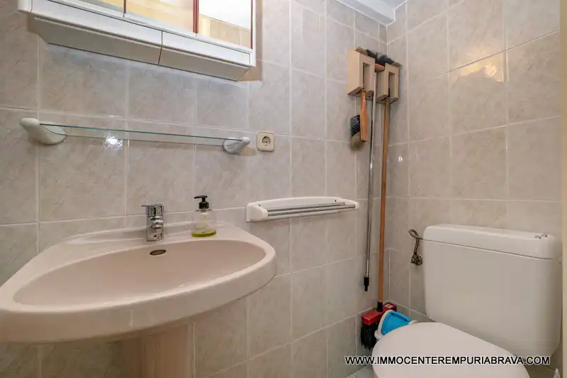 Badezimmer von Haus oder Chalet zum Verkauf in Empuriabrava mit Klimaanlage, Heizung und Terrasse