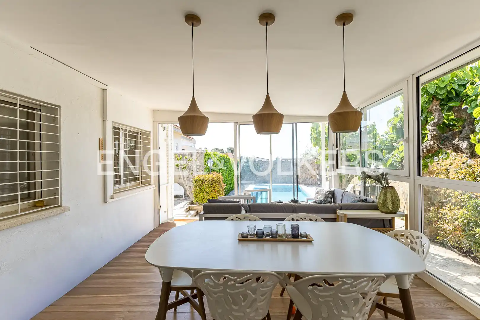 Comedor de Casa o chalet en venta en Vilanova i la Geltrú con Aire acondicionado, Calefacción y Jardín privado