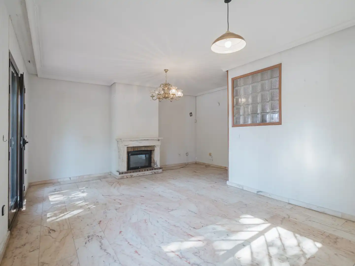 Sala d'estar de Casa adosada en venda en Centro