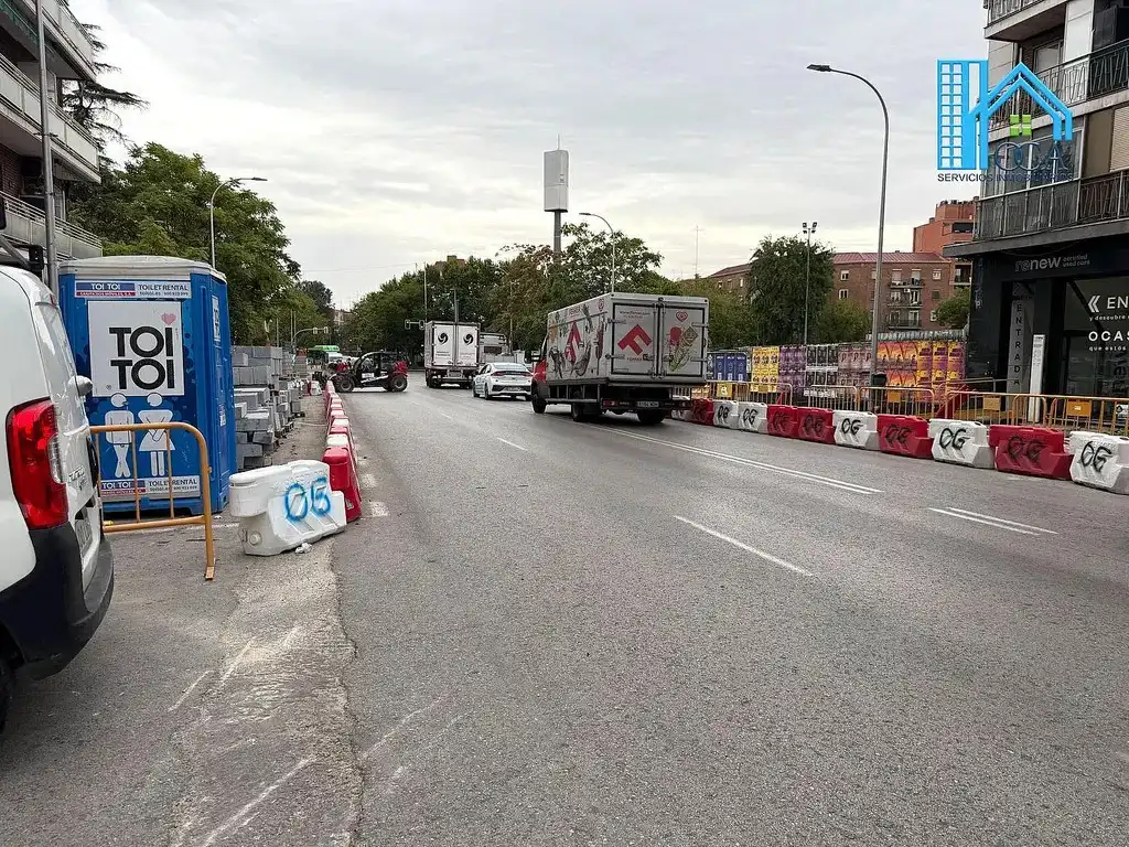 Außenansicht von Garage zum Verkauf in Carabanchel
