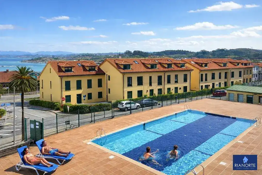 Piso con piscina en venta en Calle Castillo de Gauzón, imagen 2