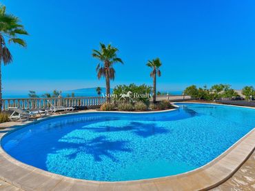 Villa mit Pool zum Verkauf in Chigora